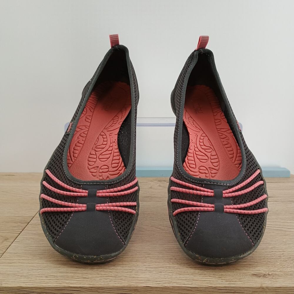 Clarks Haley Toucan Black Hot Pink Athleisure Flats 7 Comfort Slip-On Shoes